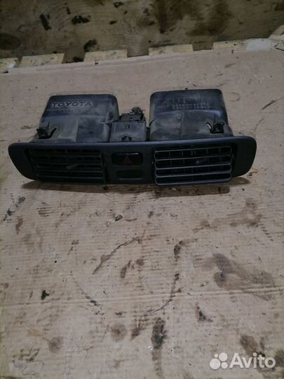 Дефлектор центральный Toyota Sprinter Carib AE110