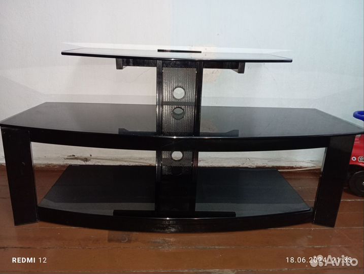 Столик под телевизор и аудио видео аппаратуру