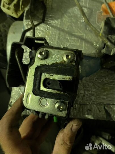 Замок перед правый кия рио 3 солярис