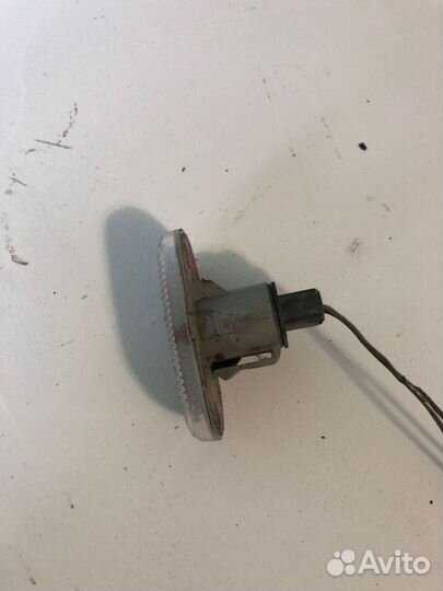 Повторитель поворотник в крыло Renault Logan 1