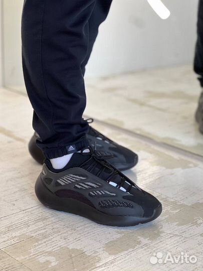 Adidas yeezy boost 700 v3 42 размер