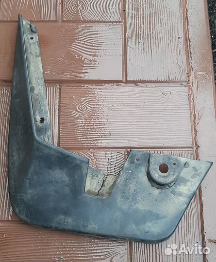 Брызговик передний Renault Logan