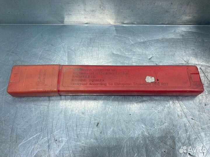 Знак аварийной остановки Volkswagen Passat B5