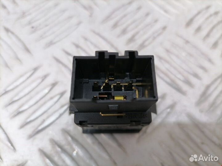 Кнопка обогрева заднего стекла Volkswagen Polo 4