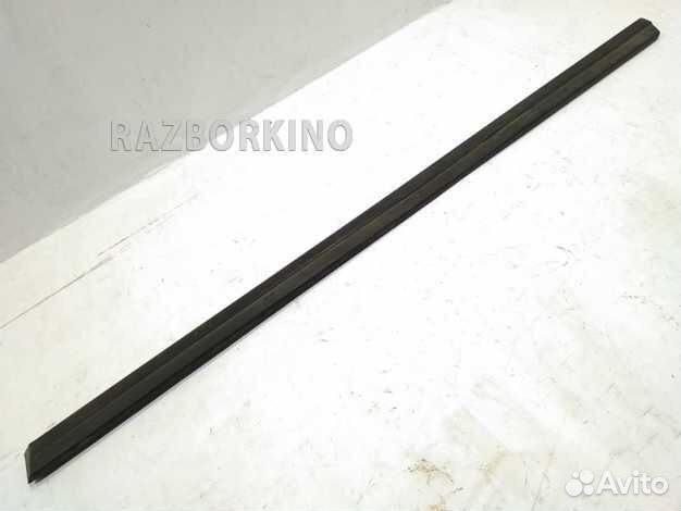 Молдинг двери передней левой