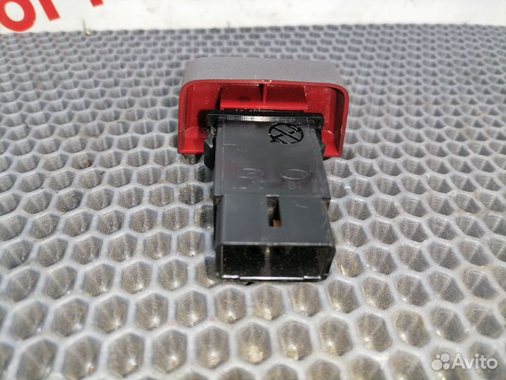 Кнопка аварийной сигнализации Hyundai Accent