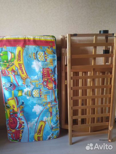 Детская кроватка с продольным маятником