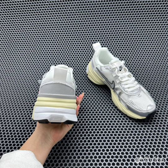 Nike V2K Run кроссовки женские