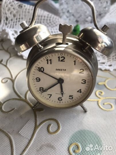 Часы будильник времен СССР