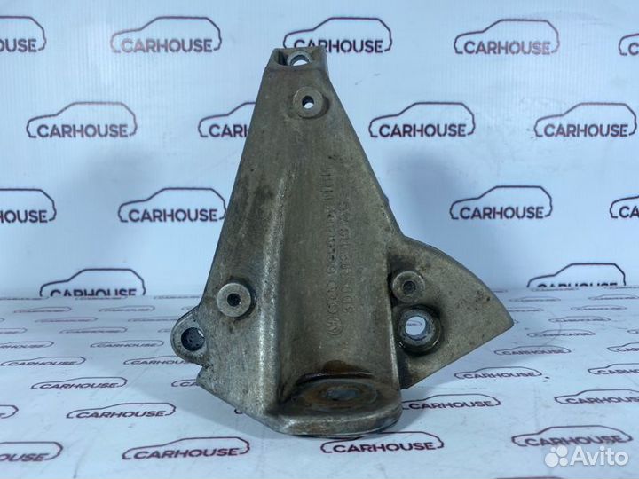 Кронштейн кпп передний левый Audi A4 B5 1.8 1998