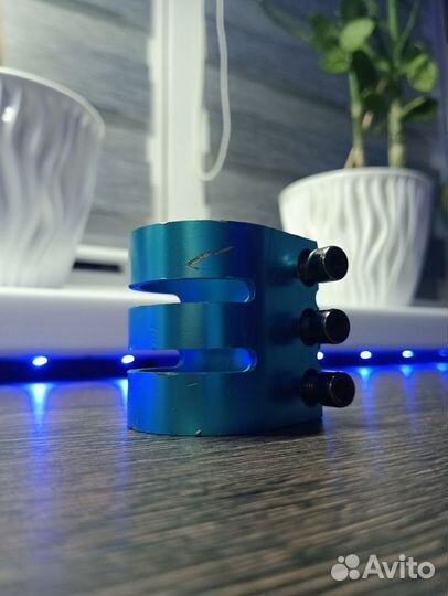 Зажим руля для трюкового самоката