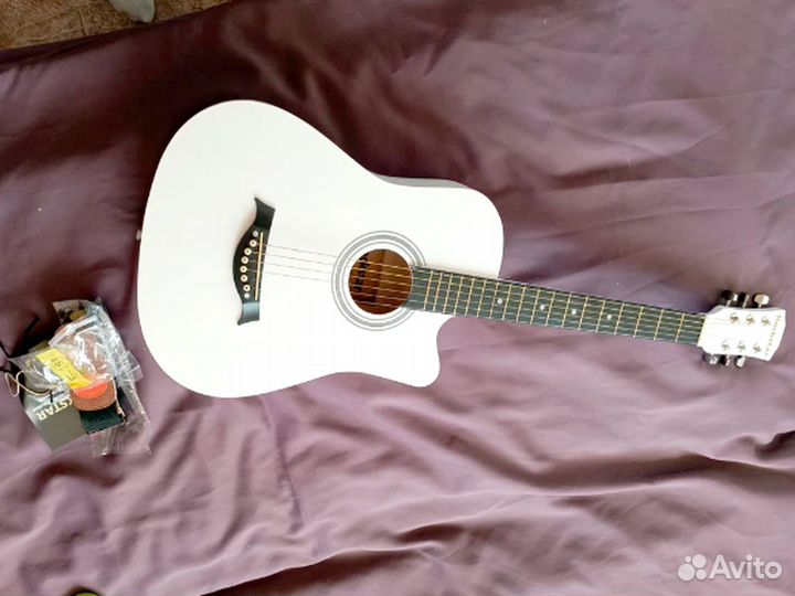 Акустическая гитара новая