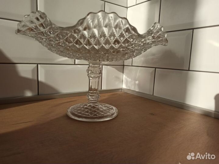 Ваза для фруктов на ножке стекло