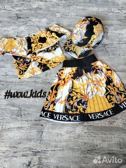 Детский костюм для девочки с кепкой versace