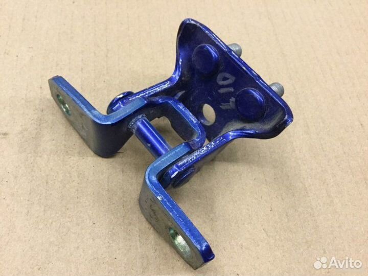 Петля двери задней правой верхняя Mitsubishi