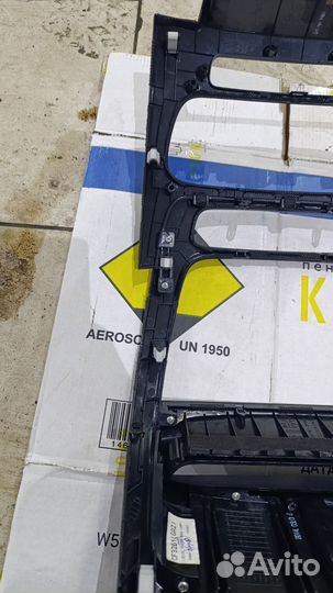 Накладка торпедо центральная Kia Sorento 2