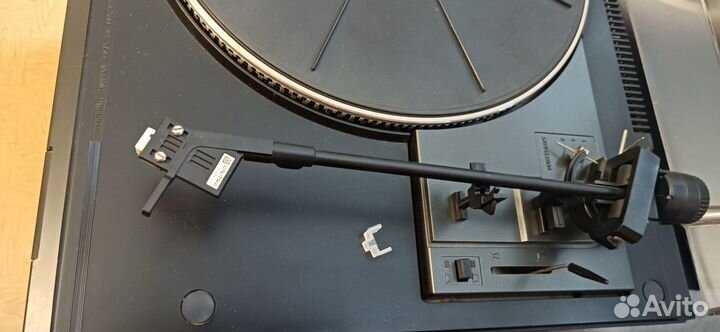 Виниловый проигрыватель
