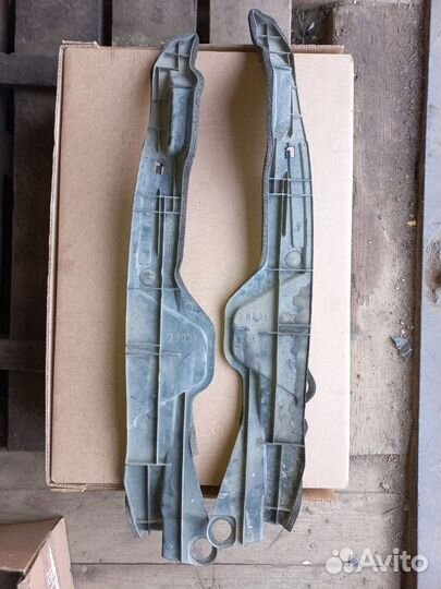 Пыльник переднего крыла на Тойота королла 150