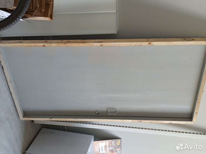 Дверь входная деревянная б/у, с коробкой