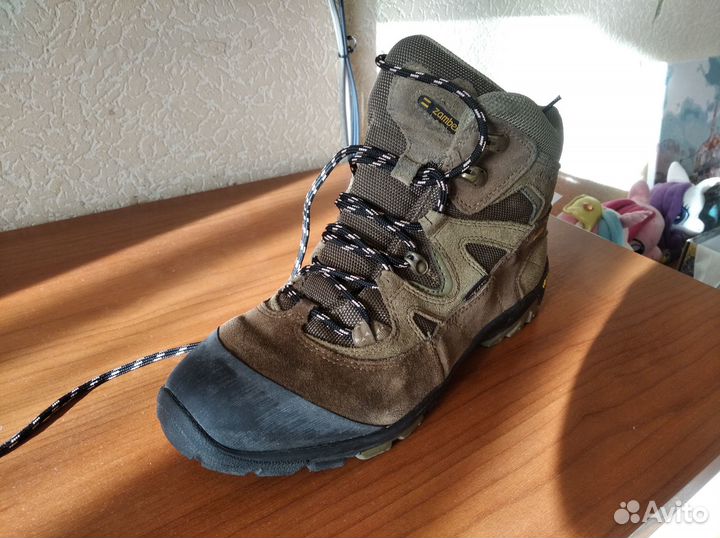 Продам трекинговые ботинки