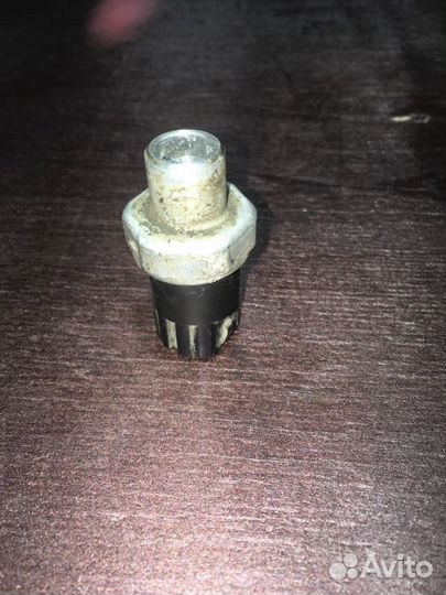 Датчик давления компрессора кондиционера Audi A6