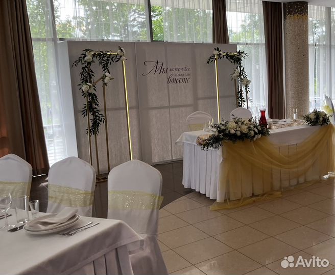 Стойка для фотозоны с подсветкой в аренду