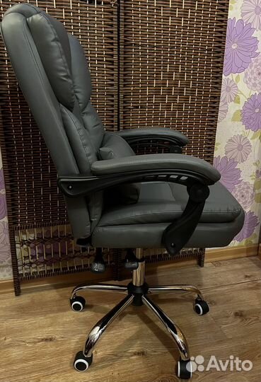 Офисное кресло