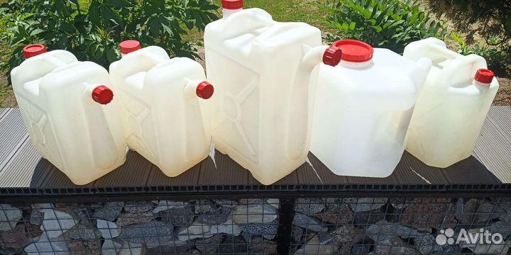Канистры для воды из пищевого пластика 5 штук
