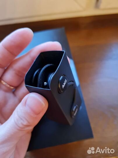 Наушники samsung AKG от мобильного телефона S10e