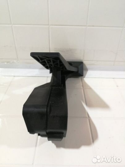 Педаль газа Kia Quoris седан KH 2011-2017