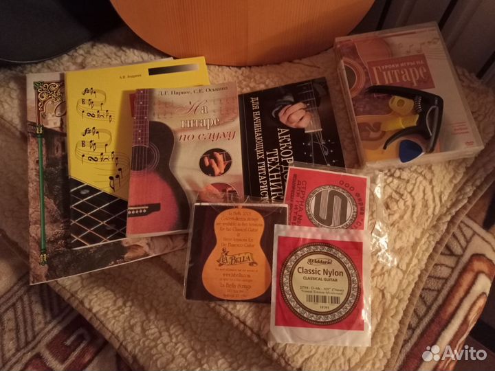 Акустическая гитара