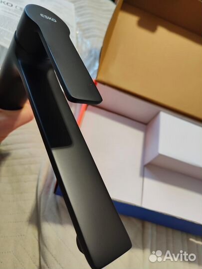 Смеситель для умывальника esko Singapore black SB