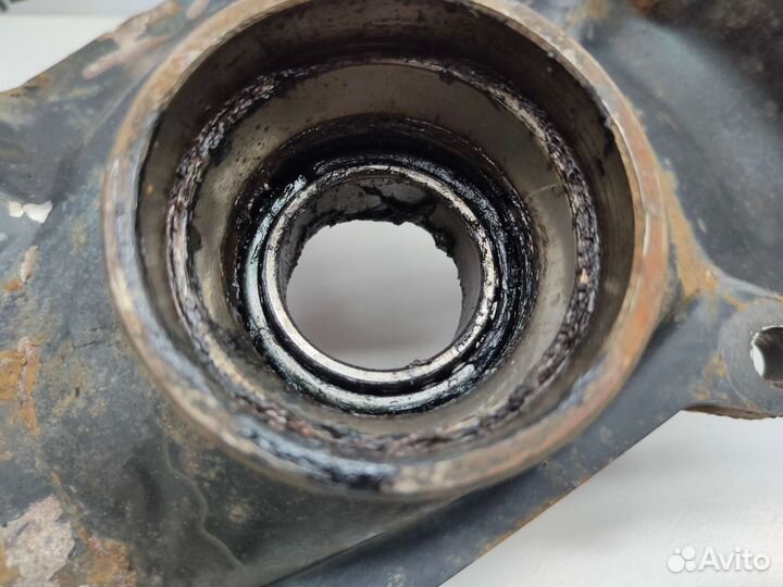 Кулак передний правый Hyundai Accent X3 1998 г.в