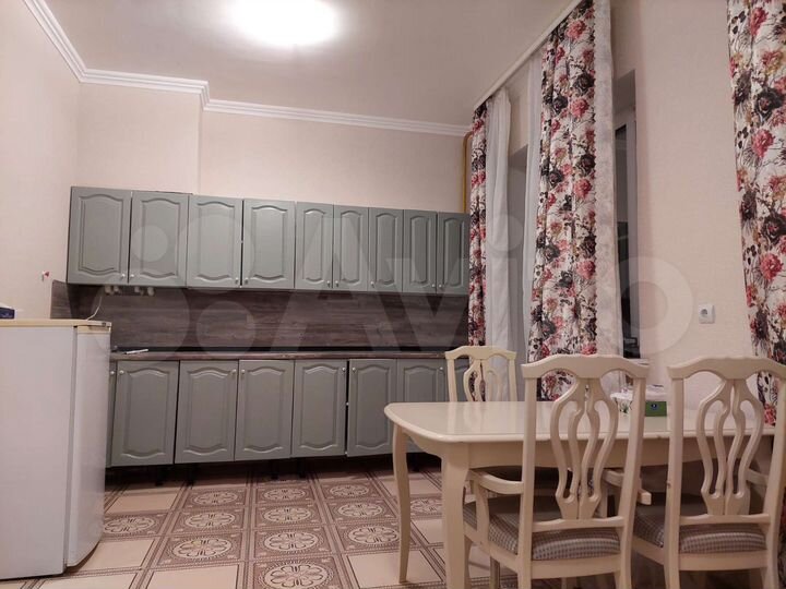 2-к. квартира, 77,4 м², 1/3 эт.