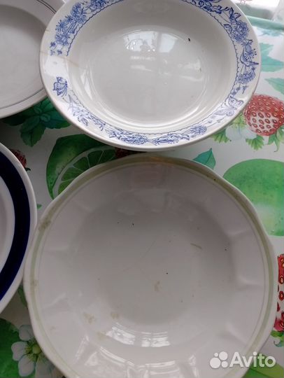 Тарелки суповые и тарелочки неглубокие