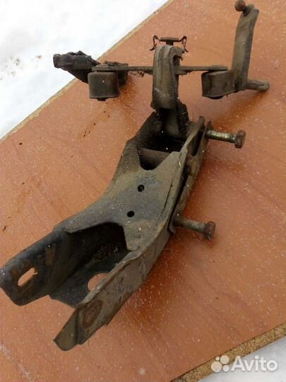 Кронштейн кпп дэу нексия