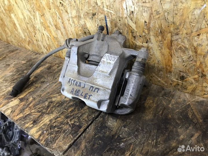 Суппорт тормозной передний правый Opel Astra J