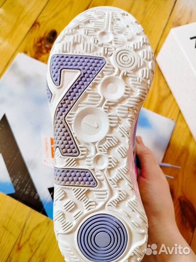 Баскетбольные кроссовки женские