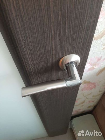 Дверь межкомнатная 80 с коробкой бу