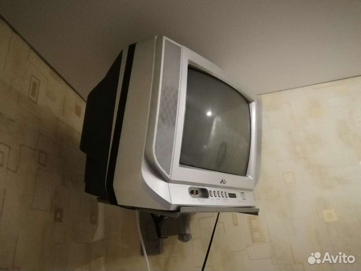 Телевизор, с кронштейном