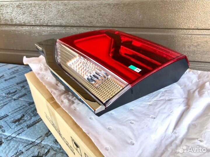 Фонарь багажника задний правый Toyota Lc 200