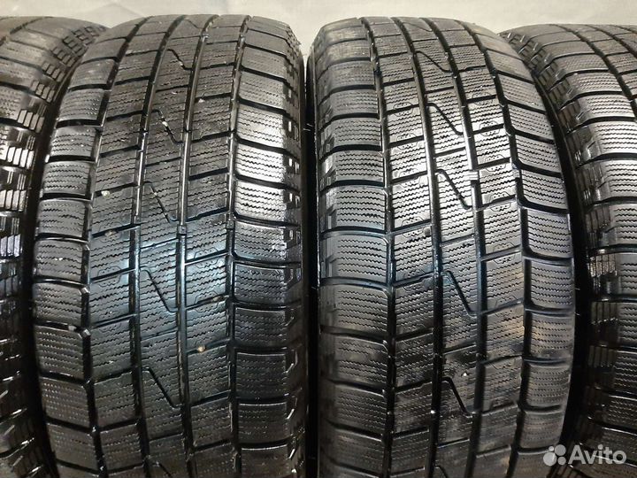 Hankook Winter I'Cept IZ W606 215/60 R16