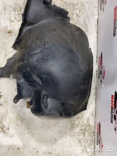 Подкрылок передний Audi A8 седан BFM 2006
