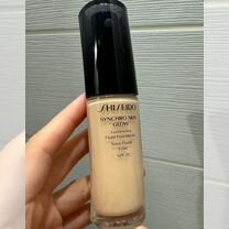 Тональный крем shiseido skin glow neutral 2