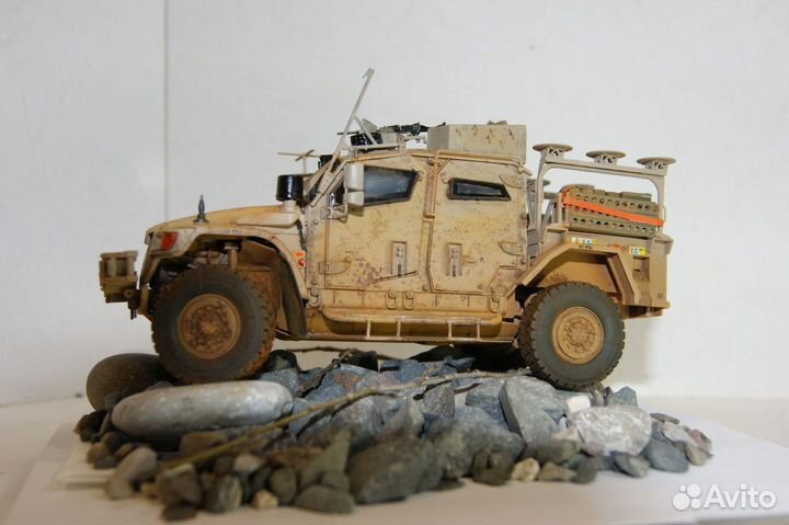 Модель броневика Husky TSV