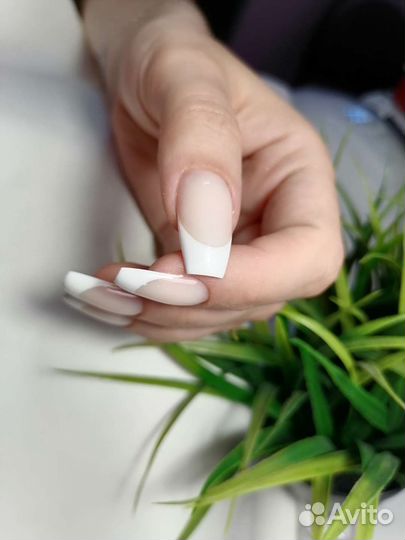 Маникюр, педикюр, наращивание ногтей