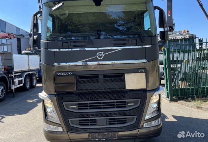 Pазбираем грузовик Volvo FH с 2013