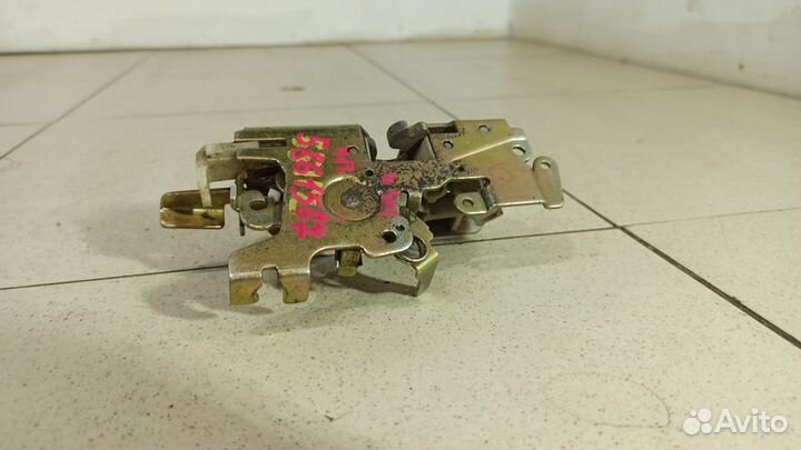 Замок двери передней правой