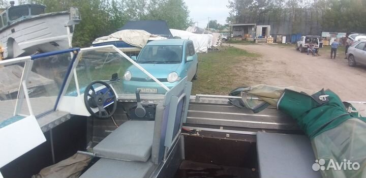 Продаю моторную лодку Салют 430