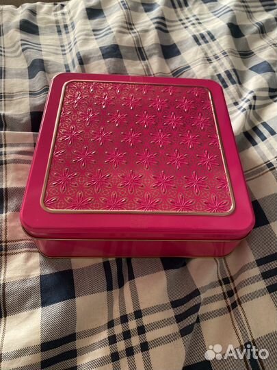 Металлическая коробка